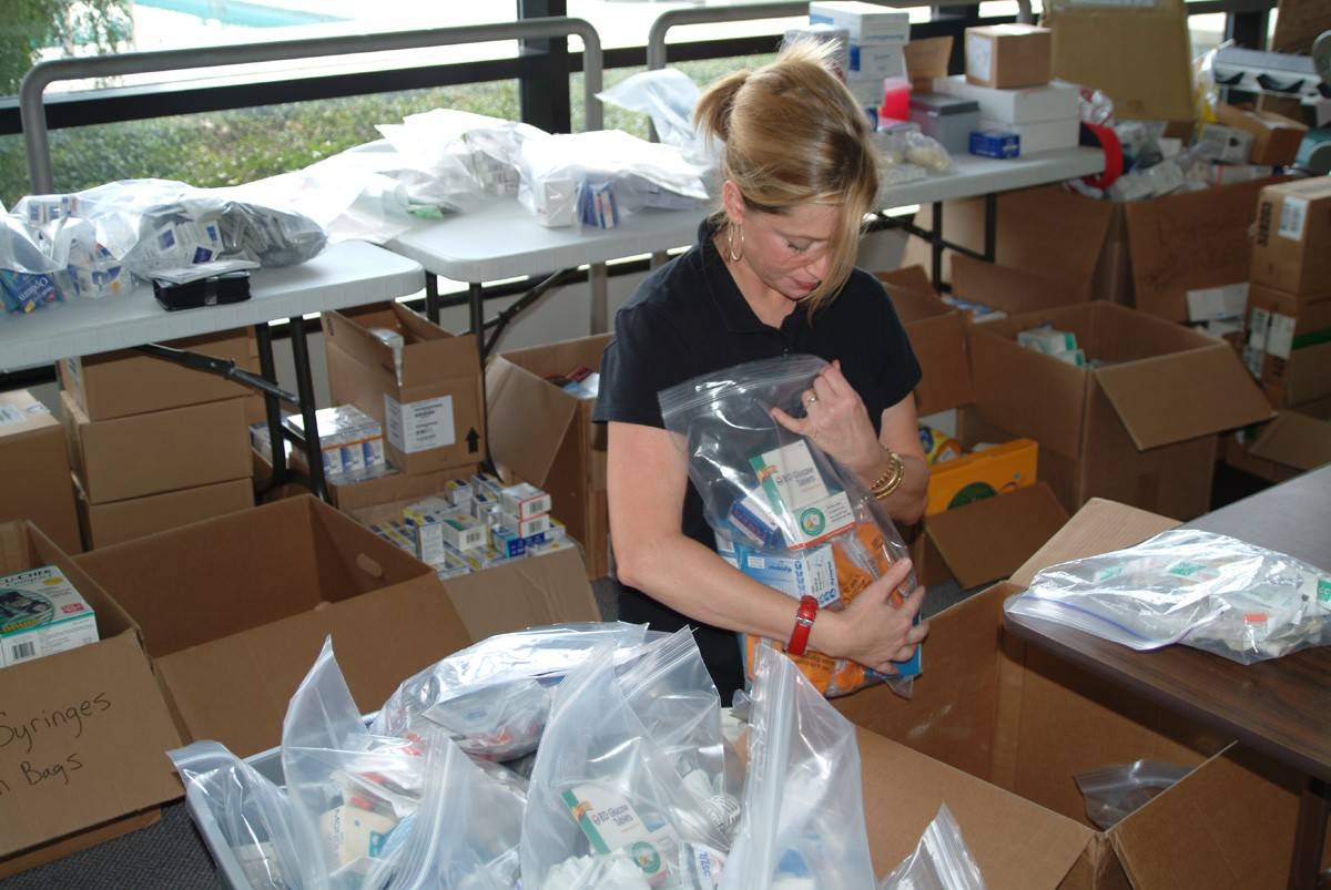 Pennington Biomedical volunteer helps gather supplies