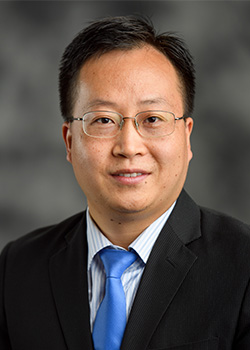 Qiankun Zhou headshot