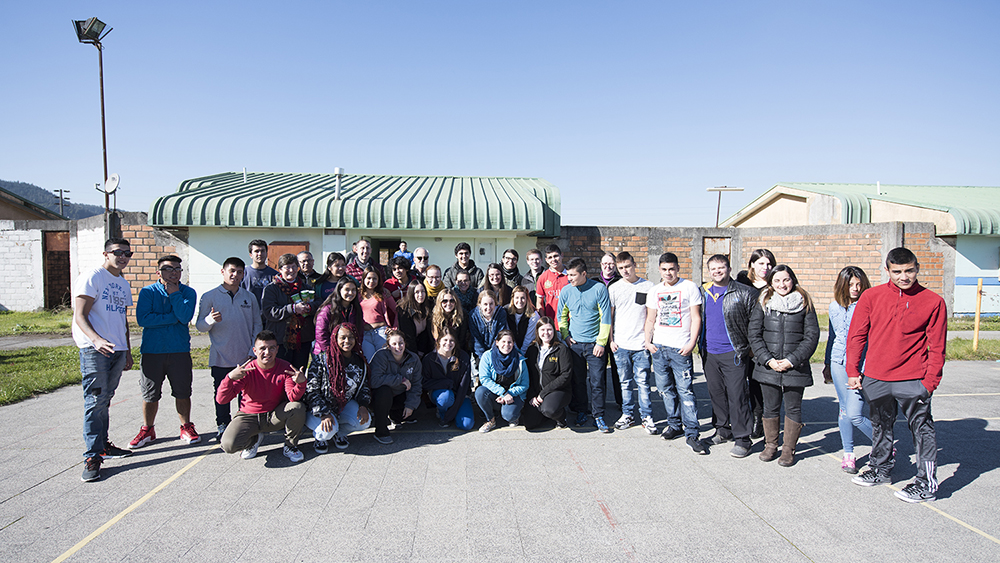 LSU and Chile students pose together