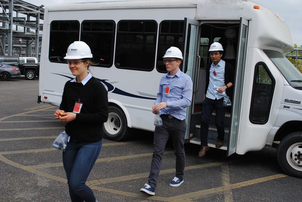 students exiting a bus