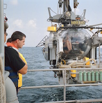 Students conduct gulf coast research.