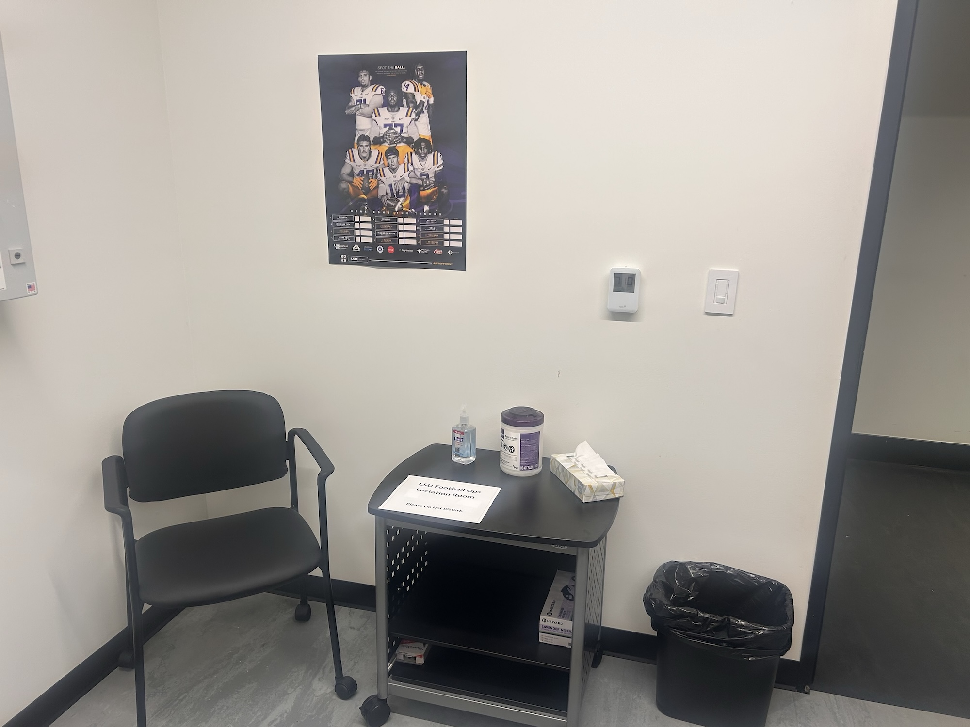 Lactation space depicting a chair and table