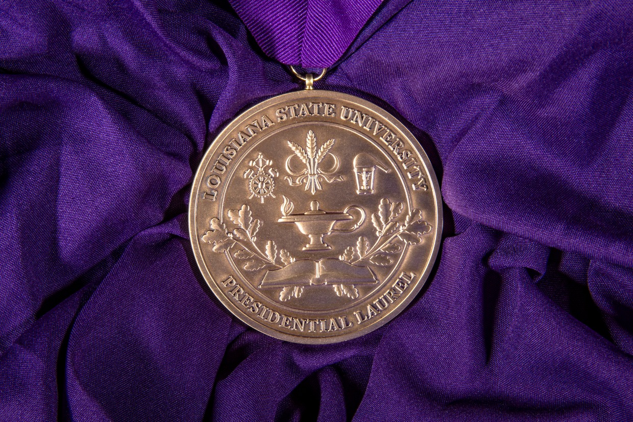 laurel medallion