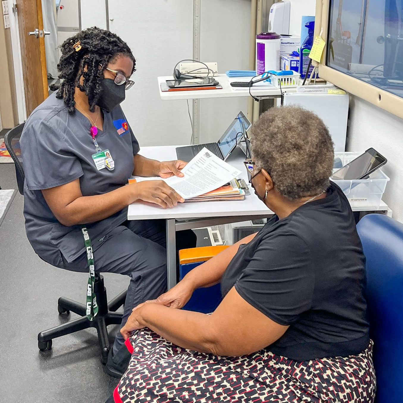 Shelicia Morton-Ford, clinical research nurse coordinator for the RURAL study, goes over informed consent with a RURAL participant.